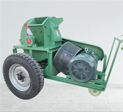 Astilladora de fusta amb motor dièsel mòbil forestal