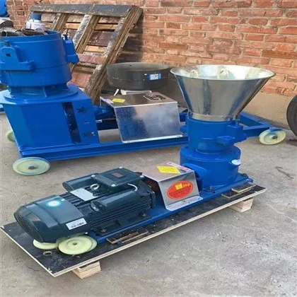Màquina de fabricació de pellets de pèl de pollastre a les aus de granja